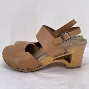 Dansko tan cutout heels